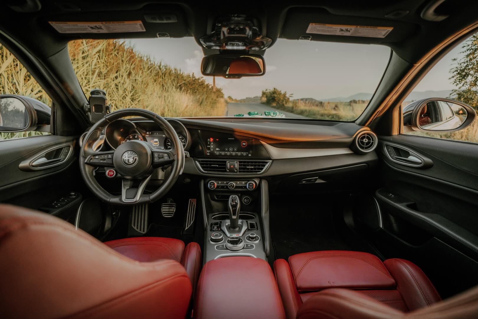 Wnętrze samochodu - alfa romeo giulia